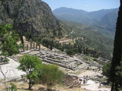 2 Day Private Tour Of Delphi, Thermopylae & Meteora From Athens - Getting There Comfortably from Athens: Wi-Fi, A/C, and a Real Pickup Plan