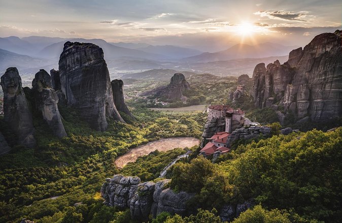 2 Day Private Tour of Meteora & Thermopylae From Athens - Lunch, coffee, and the practical rhythm of two long travel days