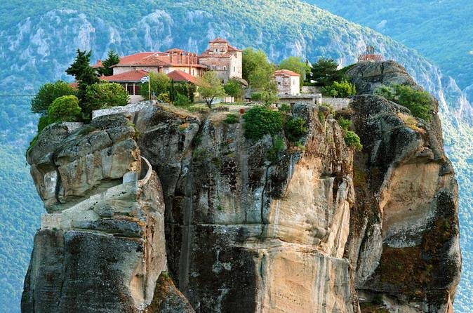 2 Day Private Tour of Meteora & Thermopylae From Athens - Switching from the Hot Gates to the cliff monasteries