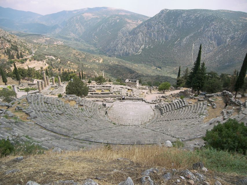 3-day classical Spanish guided tour in Peloponesse & Delphi - Day 2: Ancient Olympia museum and stadium, then bus to Delphi