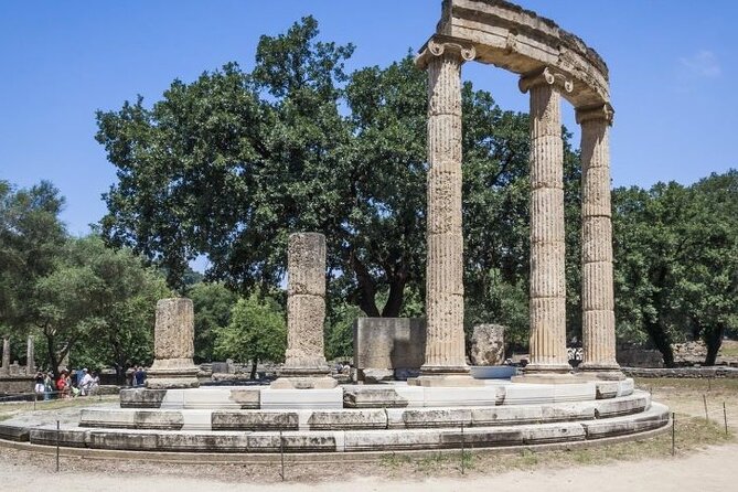 3 days Spanish guided tour in Epidaurus, Mycenae, Olympia, Delphi - Day 3: Temple of Apollo, Via Sacra views, and Arachova crafts