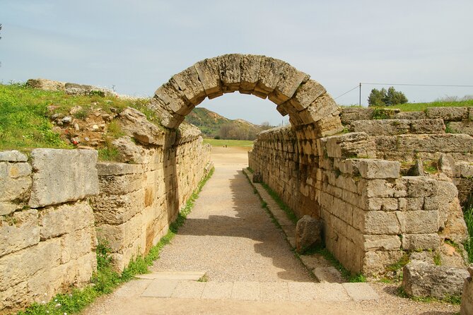 3 days Spanish guided tour in Epidaurus, Mycenae, Olympia, Delphi - The guide factor: hearing the story, not just seeing stones