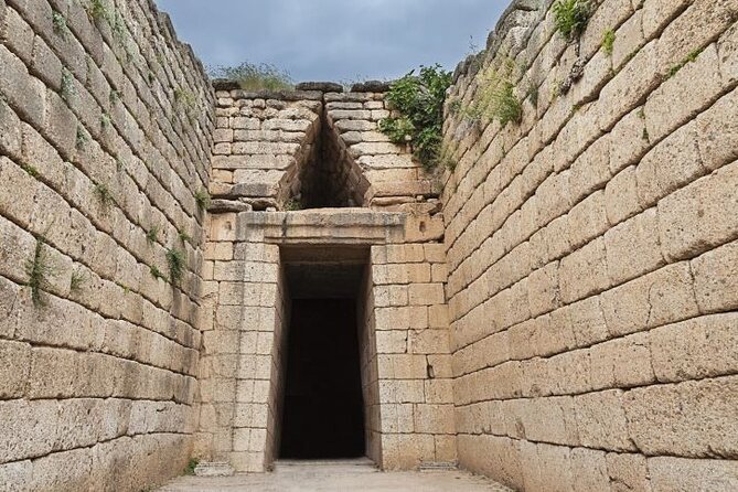 3 days Spanish guided tour in Epidaurus, Mycenae, Olympia, Delphi - Day 2: Olympia’s temples and museum, then the Rio–Antirrio crossing to Delphi