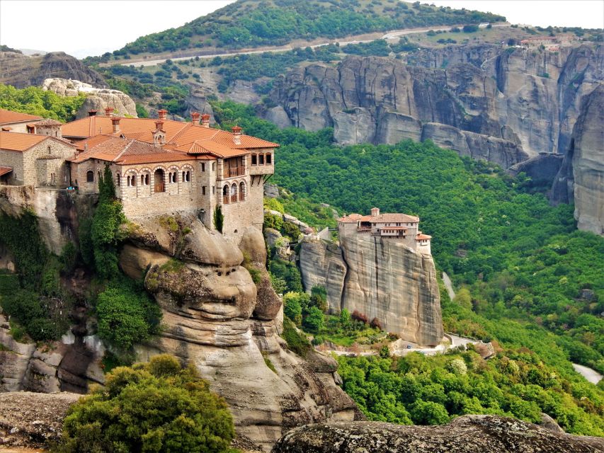 Athens: 2-Day Meteora Tour in Spanish with Guide & Hotel - Kalabaka Check-In: Your Base for the Rocks