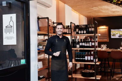 Athens: Acropolis Wine Tasting with Cheese and Olives - Where you meet near Thissio (and why the location helps)