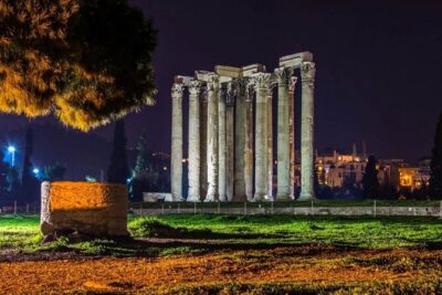 Athens airport to Athens Center private transfer - Comfort in the Taxi: Climate, Wi-Fi, and Charging