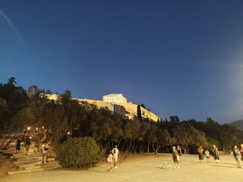 Athens and Piraeus: Private Night Tour - Hellenic Parliament and the Tomb of the Unknown Soldier: brief moments worth planning for