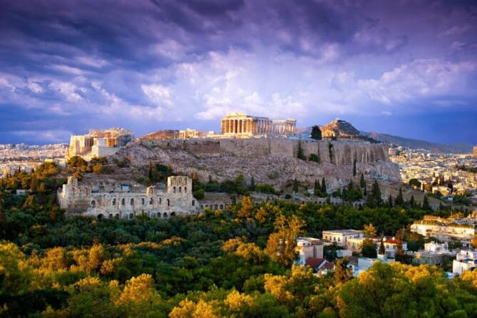 Athens by night - The pace: a night walk that still feels relaxed