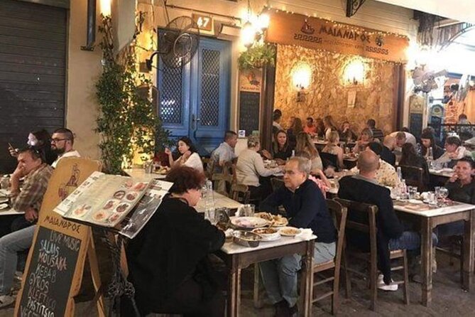 Athens by night - Anafiotica: a small neighborhood with a different mood
