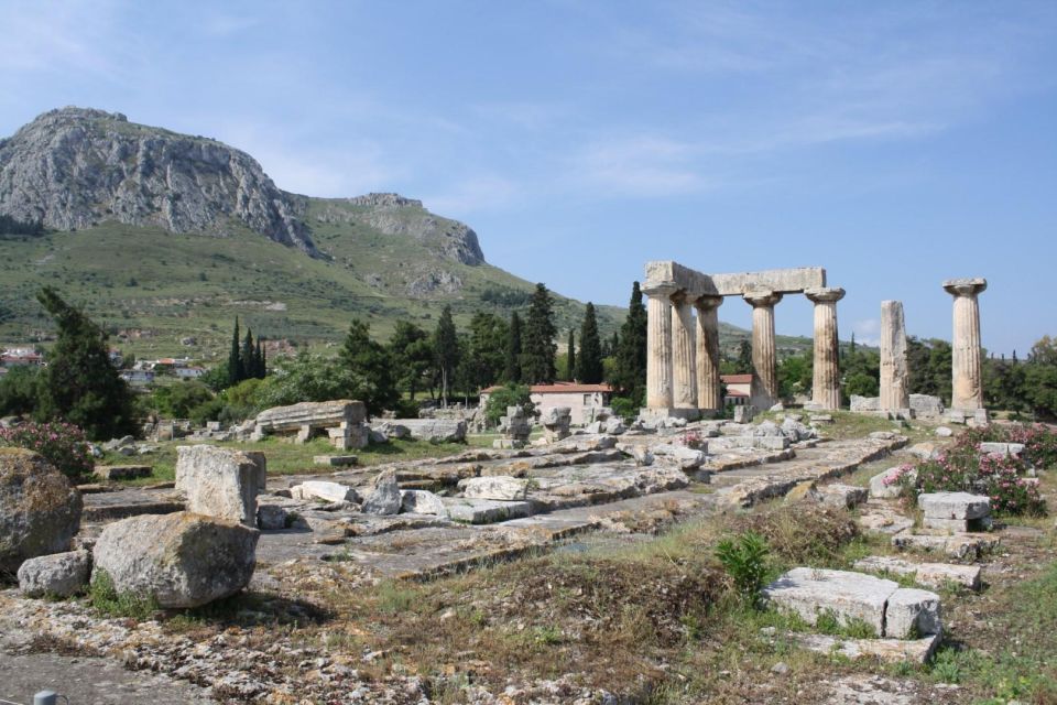 Athens: Day-Trip to Ancient Corinth, Hera Temple & Blue Lake - Ancient Corinth and the Archaeological Museum: the commercial crossroads stop