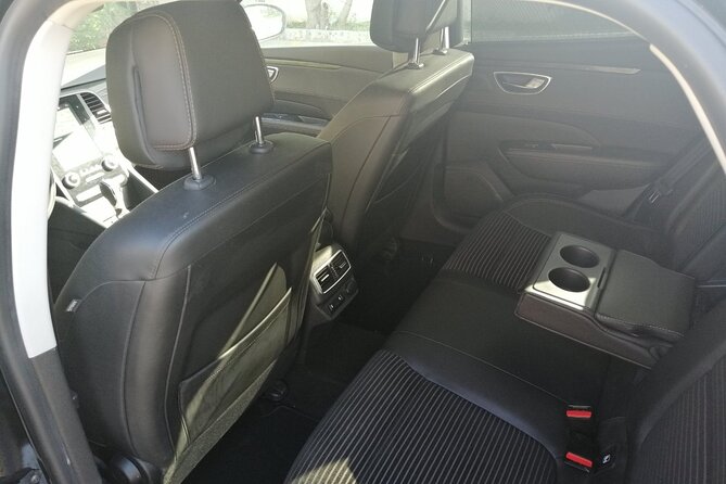 Athens International Airport Private Transfer - Finding Your Chauffeur: Airport Waiting and Flight Changes