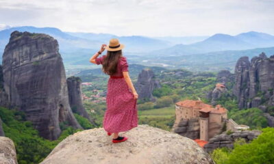 Athens: Meteora Day Trip in Spanish with Live Guide & Lunch - From Athens to Kalabaka: Coach Comfort and Realistic Timing