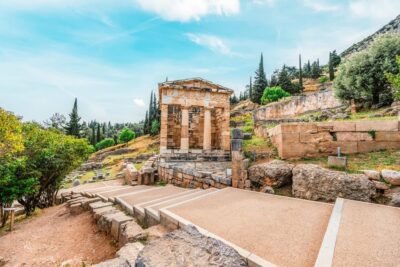 Athens: Private Tour of Delphi, Delphi Museum, and Arachova - Delphi Museum: Where the Charioteer and Naxian Sphinx Make Sense