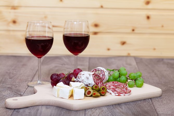 Athens Private Wine Tasting Tour - Dionysian Grapes - First impressions: a private wine tasting that starts in Plaka