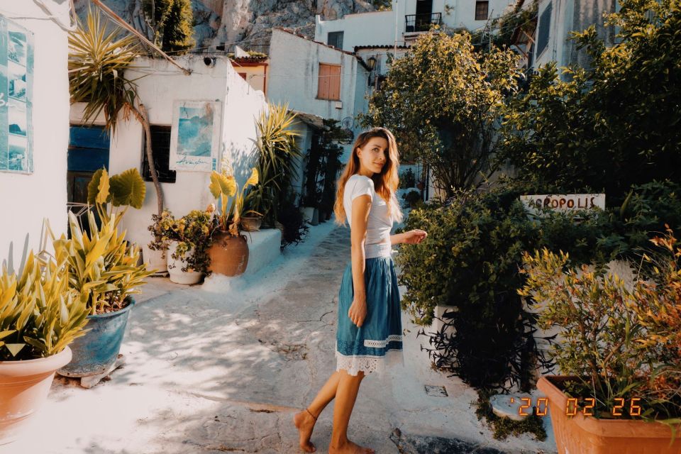 Athens: Professional photoshoot at Anafiotika Village - The 15–45 minute photoshoot: what happens during your session