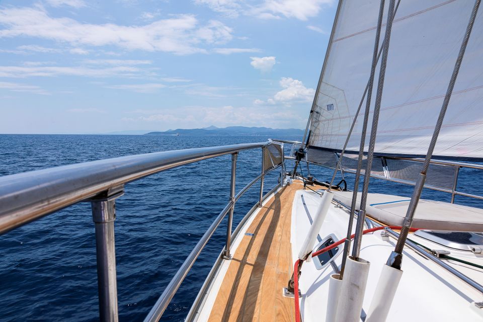 Athens Riviera: Private daily sailing cruise with lunch - Crew and yacht details that affect comfort
