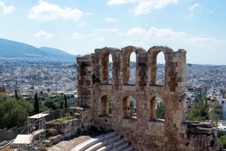 Athens: Self-Guided Audio City Tour, The city of myths - The walk between sights: how the phone guide keeps you moving