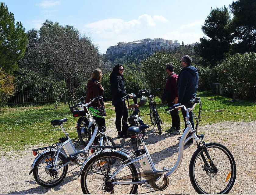 Athens tour with electric bicycle - Plaka, Thissio, and the Tomb/Parliament contrast