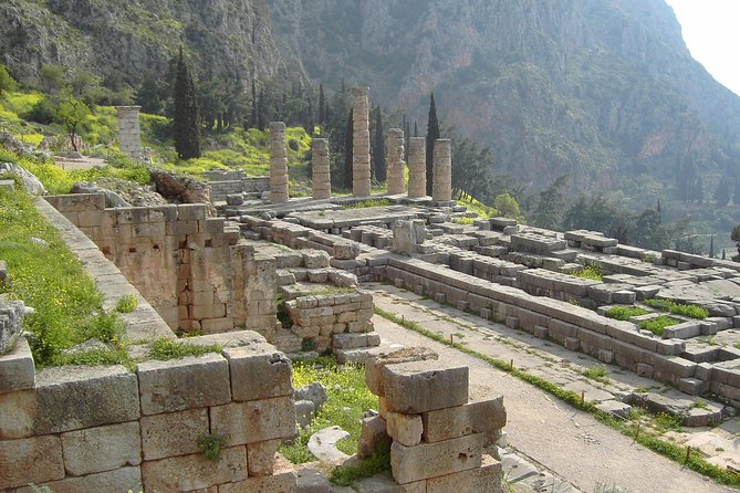 Award-Winning 2-Day Private Delphi & Meteora Tour - Day 2 Meteora monasteries: active sites, frescoes, and a dress code reality check