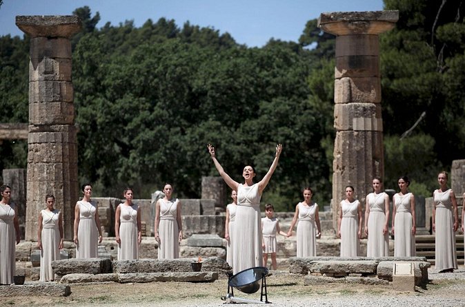 Awe-inspiring 2-days private tour to Delphi and Olympia - Athena Pronaia Tholos and the Temple of Apollo: two Delphi icons