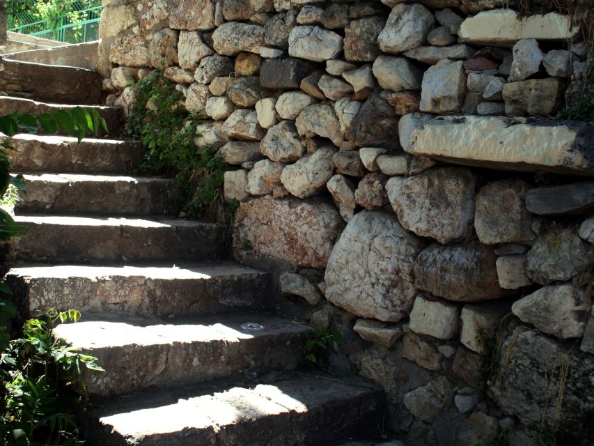 Cats of Athens: Self-Guided Mobile Tour in Plaka - How the Offline Tour Works on Your Phone (So You Can Go at Your Pace)