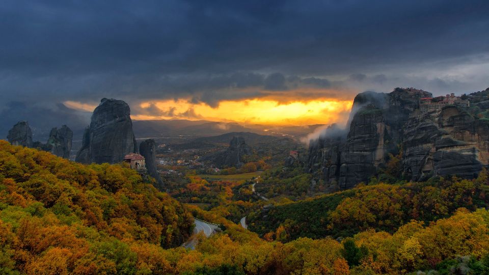 From Athens: 2 Days Meteora, Thermopylae & Delphi Tour - Hotel in Meteora: One Night With Breakfast (How to Use It Well)