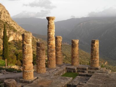 From Athens: Delphi and Meteora 2-Day Tour with Hotel - Delphi’s archaeological site and the Temple of Apollo: what you should actually look for