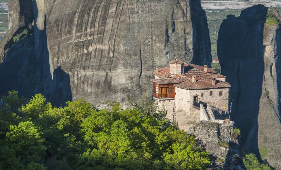 From Athens: Meteora Full-Day Trip with Guide on Luxury Bus - Lunch in Kastraki: A Real Break from the Cliffs