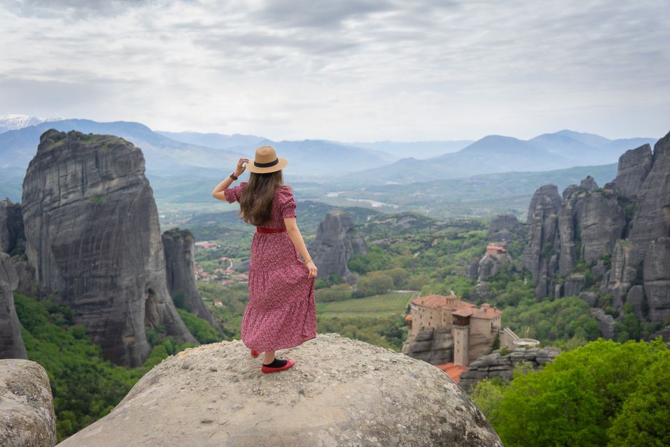 From Athens: Meteora Private Day Trip with Transfer - Kalabaka Coffee Stop and a Quick Reset Before the Rocks