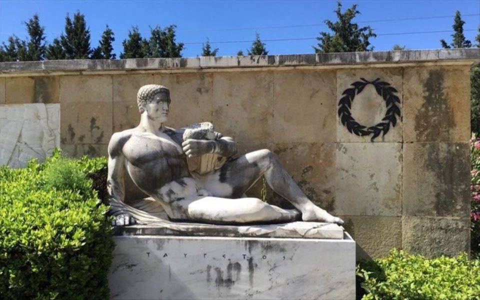 From Athens: Private Historic Tour to Marathon & Thermopylae - Marathon Battlefield to Thermopylae Strait: Why This Day Works