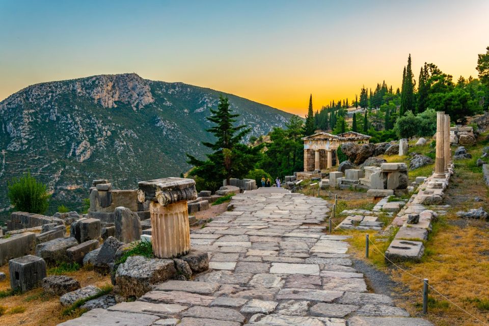From Athens: Temple of Apollo and Oracle Delphi Day Trip - Lunch option: keep it simple and keep moving