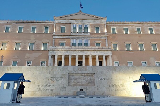 Night Tour of the City of Athens with Guide in Spanish - Syntagma Square and the Hellenic Parliament at night