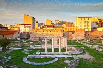 Private tour Athens, Cape Sounio, Temple Poseidon, Riviera - The start: pickup, Hadrian’s Arch, and Athens’ “layers”