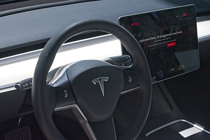 Private Transfer from Athens Airport to Athens City with Tesla - The ride into Athens: what about 45 minutes really means
