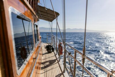 Sunset Dinner Cruise: Swim Stop, Drinks & Onboard Dining - Golden Hour Dinner: Fresh Food, Complimented Drinks, and Sunset Views